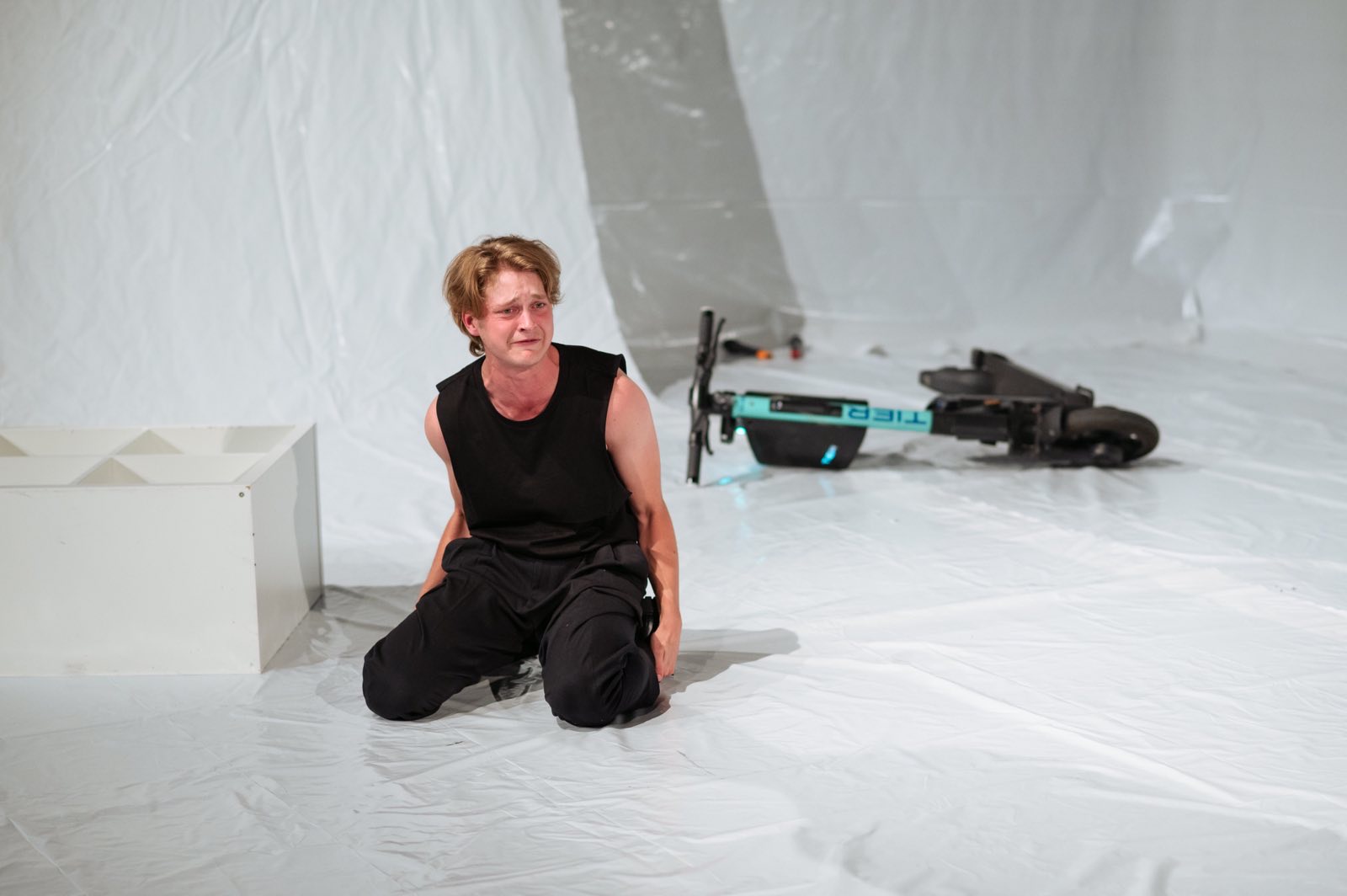 Henning Mittwollen weint in Extreme Schmerzen.